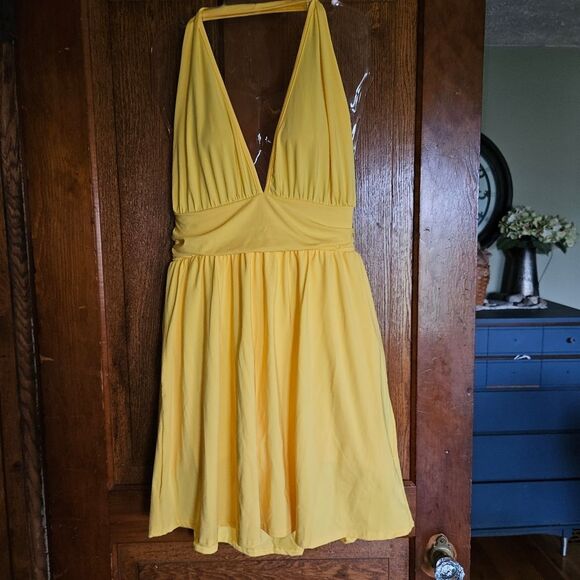 NEW Shein Yellow Pleated Halter Mini Dress Large New with Tags Summer Vibes - Picture 1 of 7